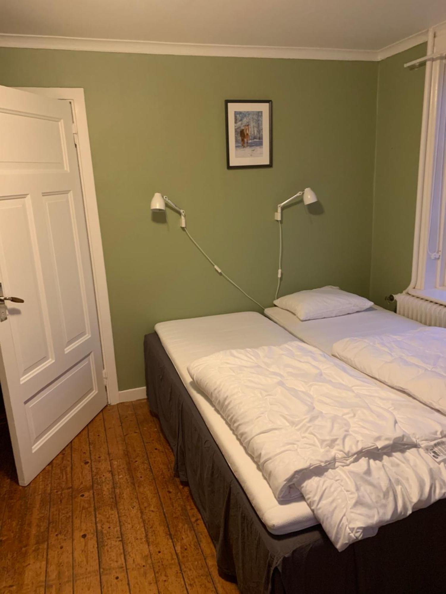 Oesjoenaes Hotel Tived Eksteriør billede