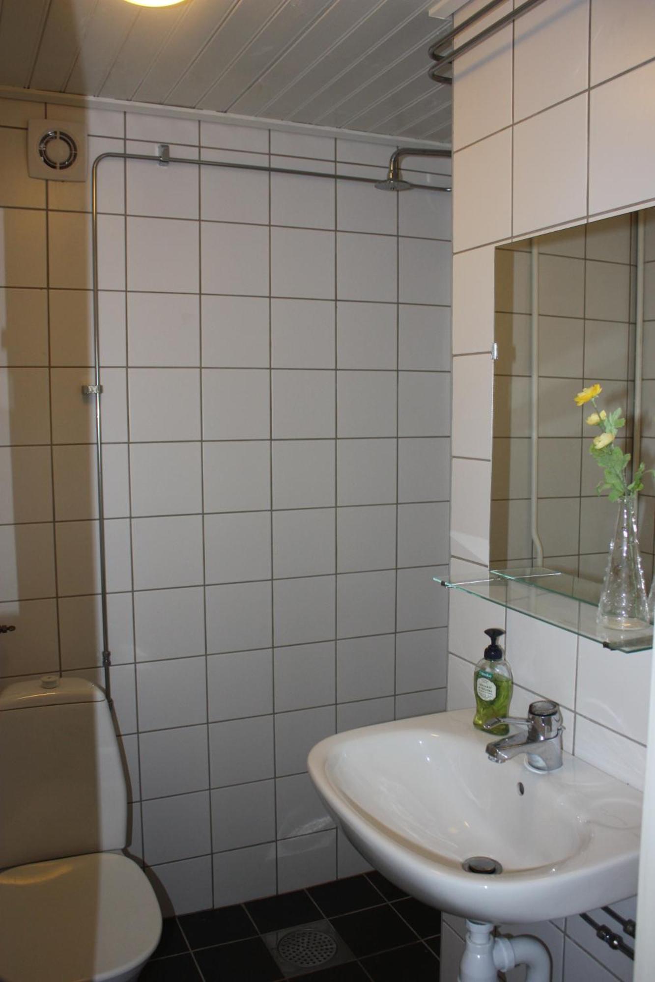 Oesjoenaes Hotel Tived Eksteriør billede