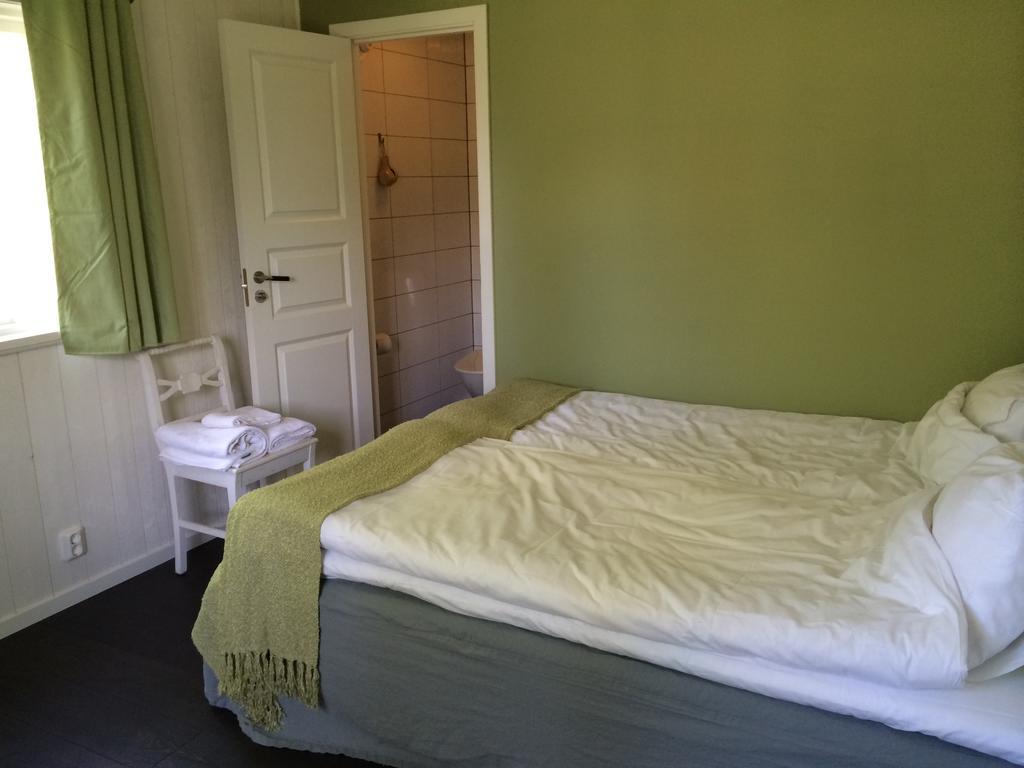 Oesjoenaes Hotel Tived Eksteriør billede